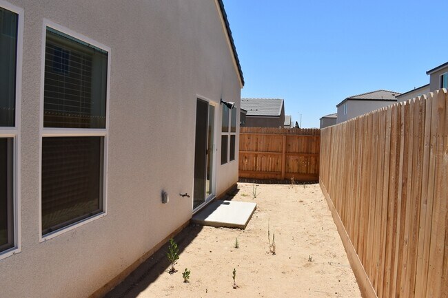 Building Photo - 4481 N San Miguel Ave