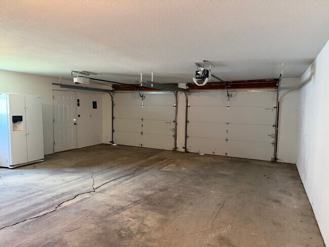 Building Photo - 3 Bedroom, 1 Bath , Oversized 2 Car Garage, Totally Remodeled