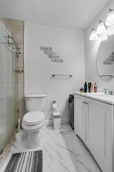 Building Photo - 2740 W 63rd St