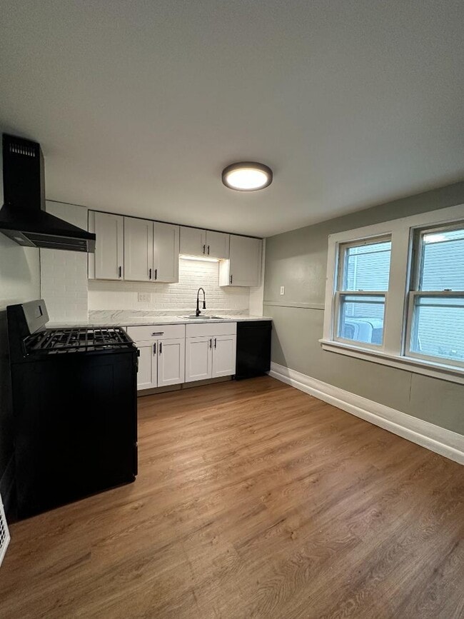 Building Photo - 25 Brown St