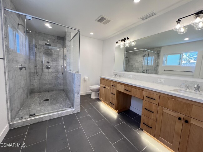 Building Photo - 545 Shenandoah St