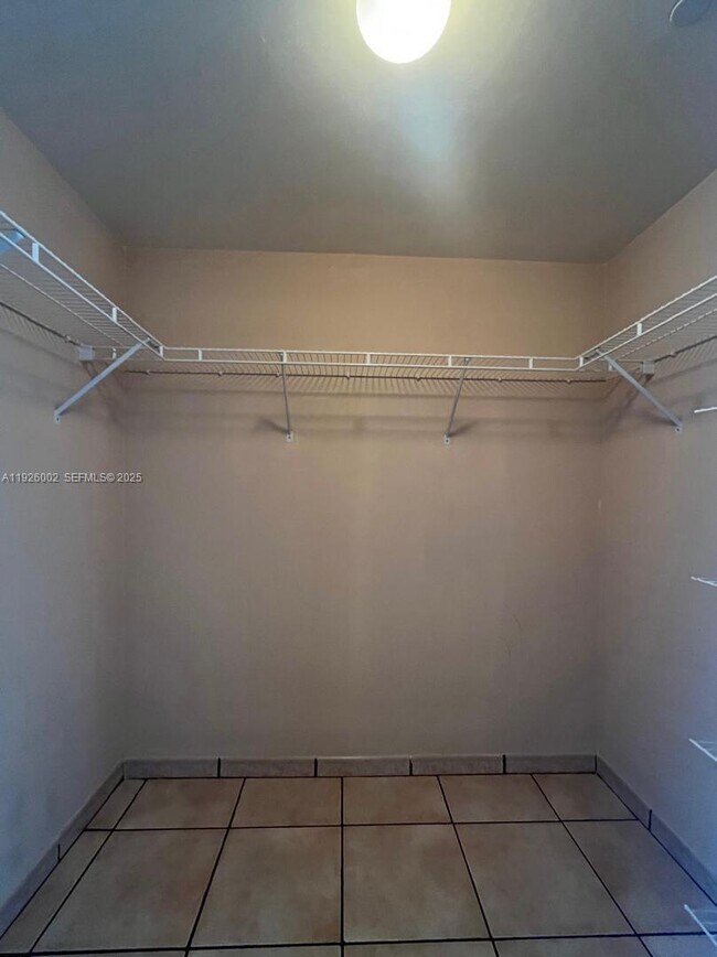 Building Photo - 2475 Brickell Ave