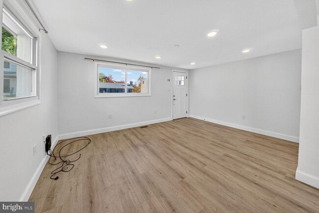 Building Photo - 2136 S Monroe St