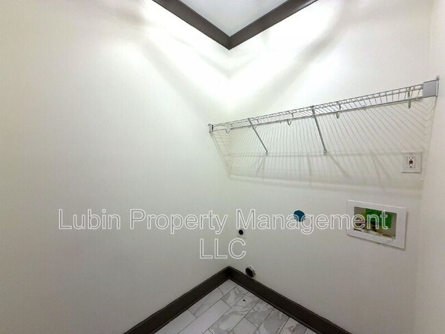 Building Photo - 4948 Wilburn Ave