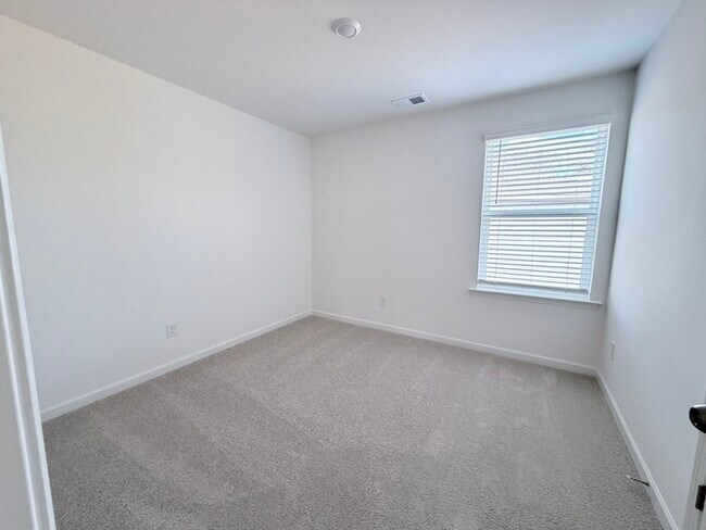 Building Photo - 173 Elijah St