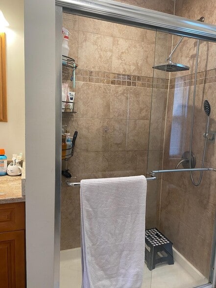 Building Photo - 788 Broad Ave