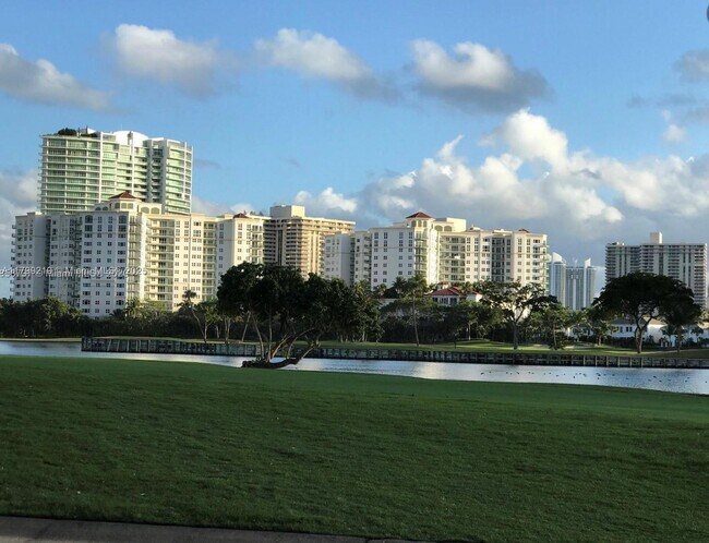 Building Photo - 20000 E Country Club Dr