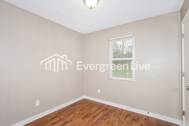 Building Photo - 837 Pitney Ln