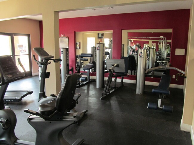 Building Photo - 2 BED 2 BATH DOWNSTAIRS APARTMENT  FOR REN...