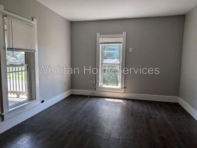 Building Photo - 448 W 3rd Ave