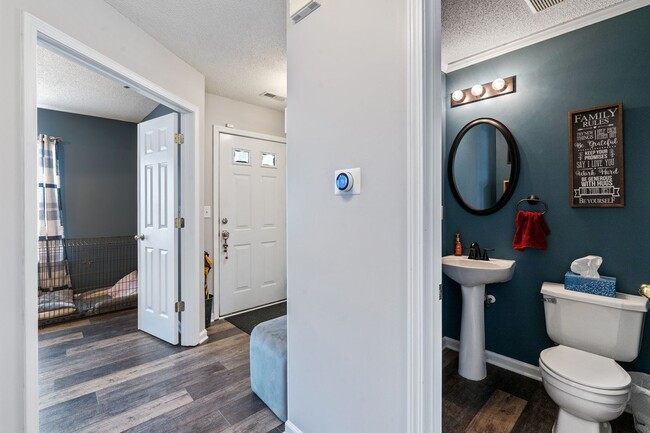 Building Photo - Corner lot 3 bed 2.5 bath with large fenced yard in Grove Park!