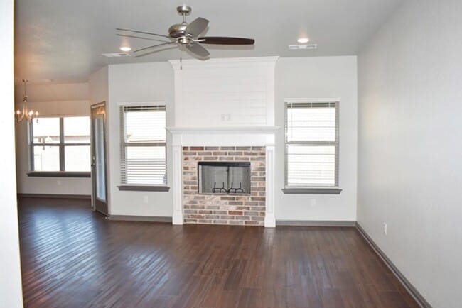 Building Photo - 2205 E Cates St