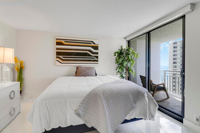 Building Photo - 3000 N Ocean Dr