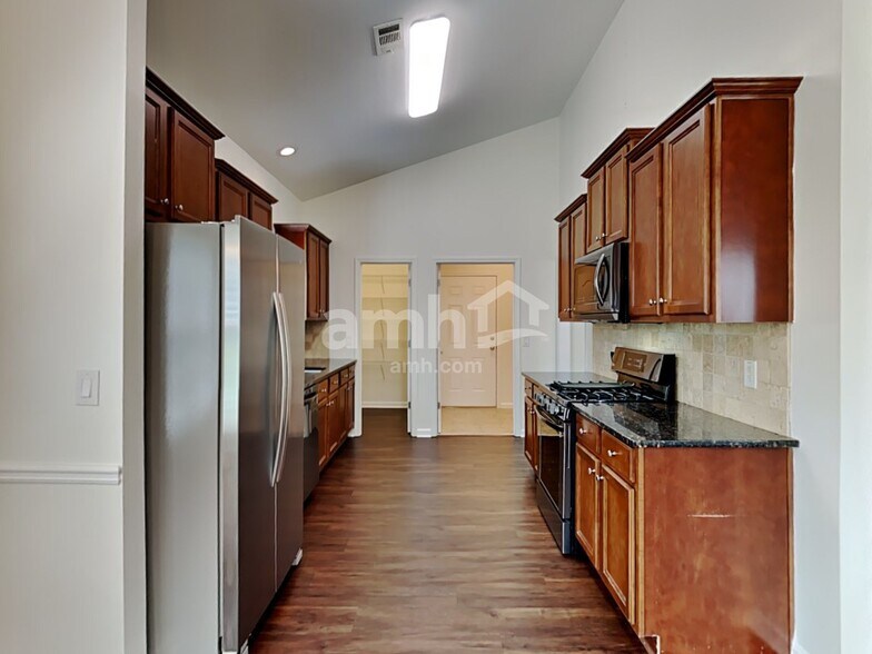 Building Photo - 3227 Hideaway Ln