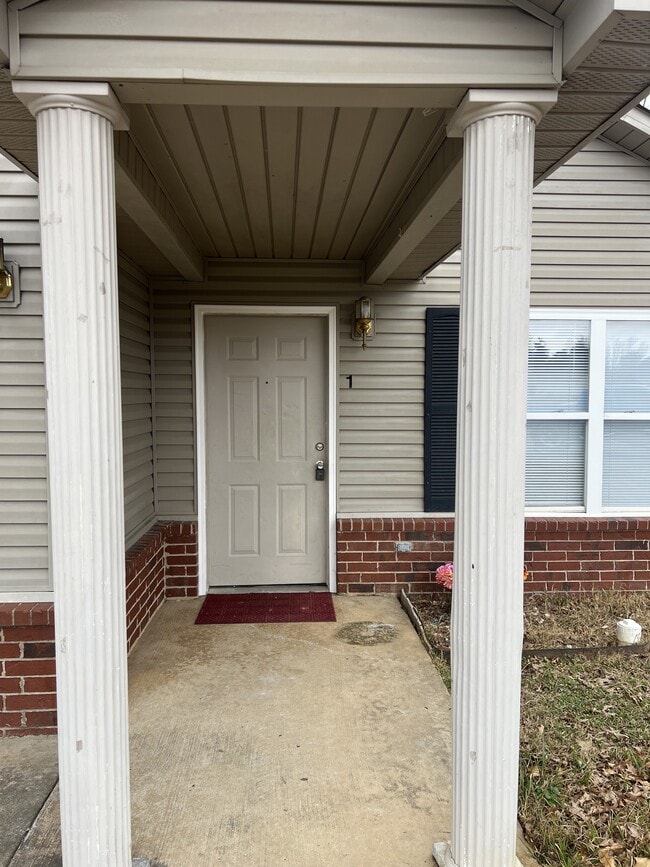 Building Photo - 1 Cypress Ct