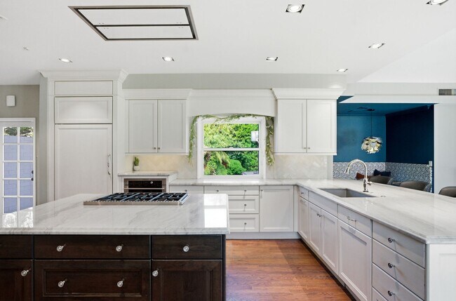 Building Photo - 2939 N Manor Dr E