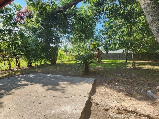 Building Photo - 1602 W Gulf Bank Rd