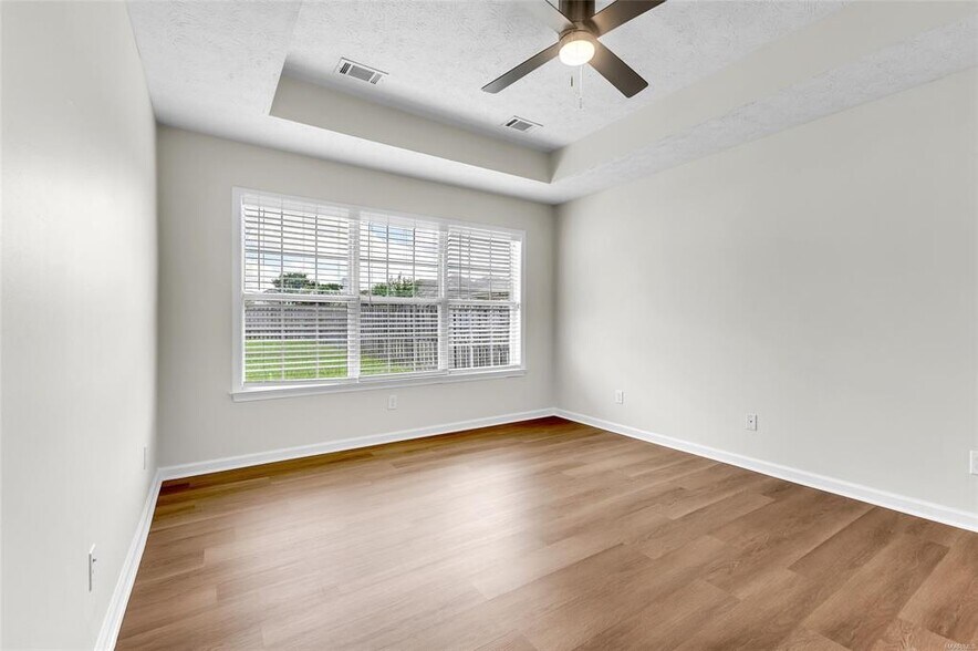 Building Photo - 3925 Claiborne Cir