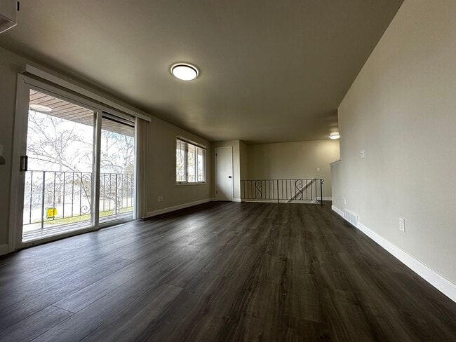 Building Photo - 2746 Nicolet Dr