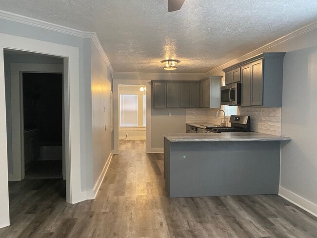 Building Photo - Updated 3/1 North LC with appliances