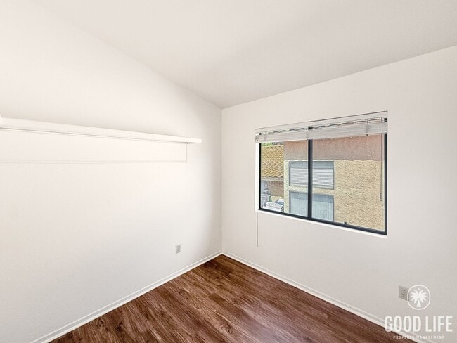 Building Photo - Beautiful 4B/2.5BA House in Vista w/ Attac...