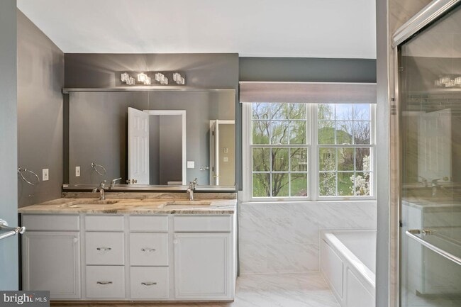 Building Photo - 43513 Lucketts Bridge Cir