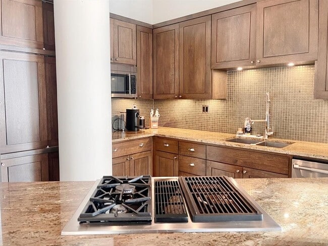 Building Photo - 311 W 5th St