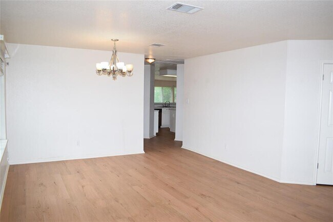 Building Photo - 2418 Willow Way