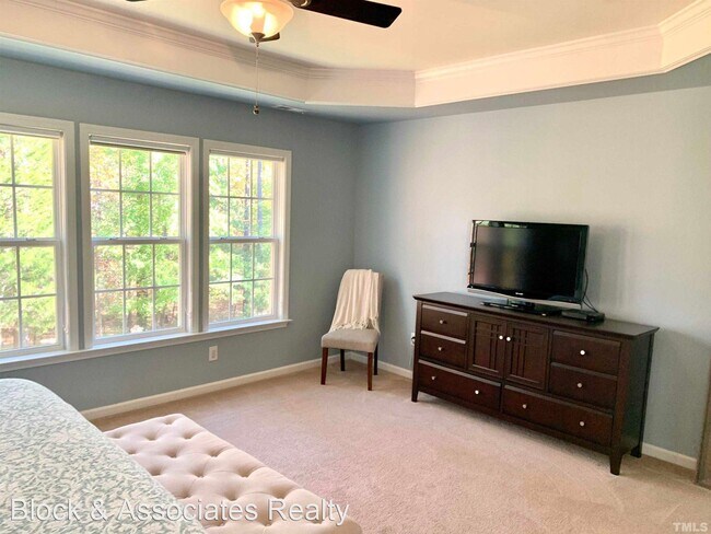 Building Photo - 5 br, 3 bath House - 1221 Hill Hollow Way