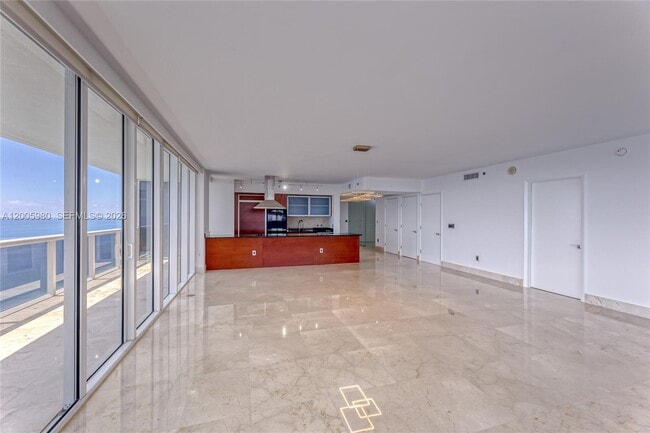 Building Photo - 1830 S Ocean Dr