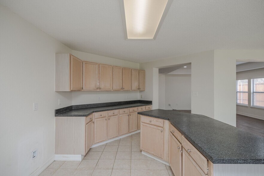 Building Photo - 6410 Nottoway Ct