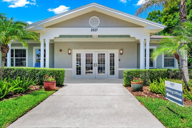 Building Photo - 2011 Villa Sites Dr