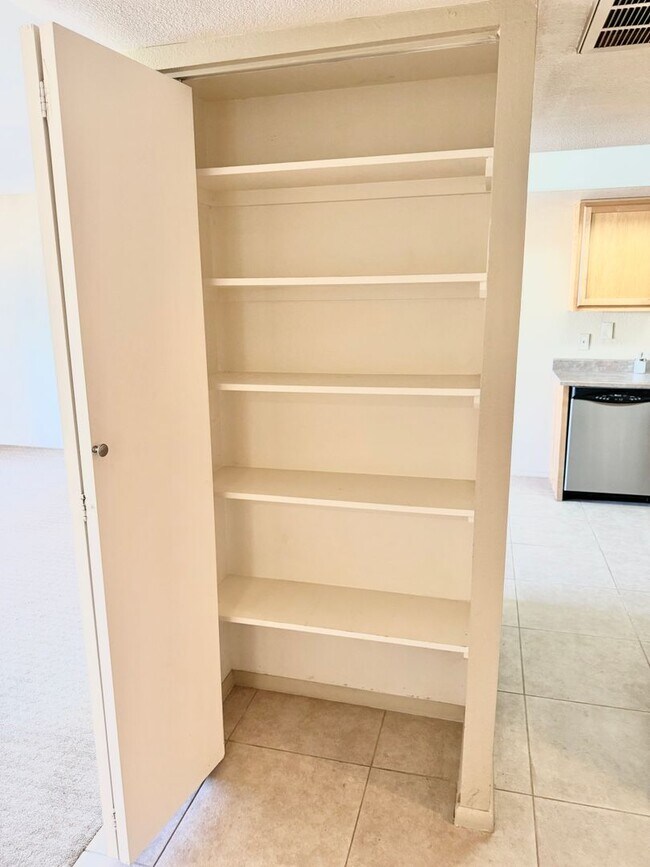 Building Photo - Amazing 2 Bedroom/2 Bath Condo!  Top Level Corner Unit with Spectacular Amenities!