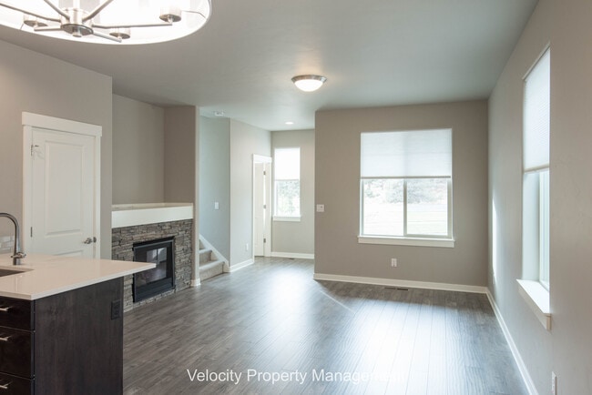 Building Photo - Beautiful Home in the Lovely Bridges Neighborhood.