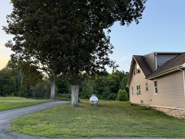 Building Photo - 881 Burlingham Rd