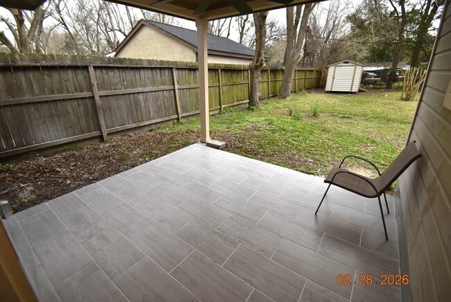 Building Photo - 623 Honeysuckle Dr