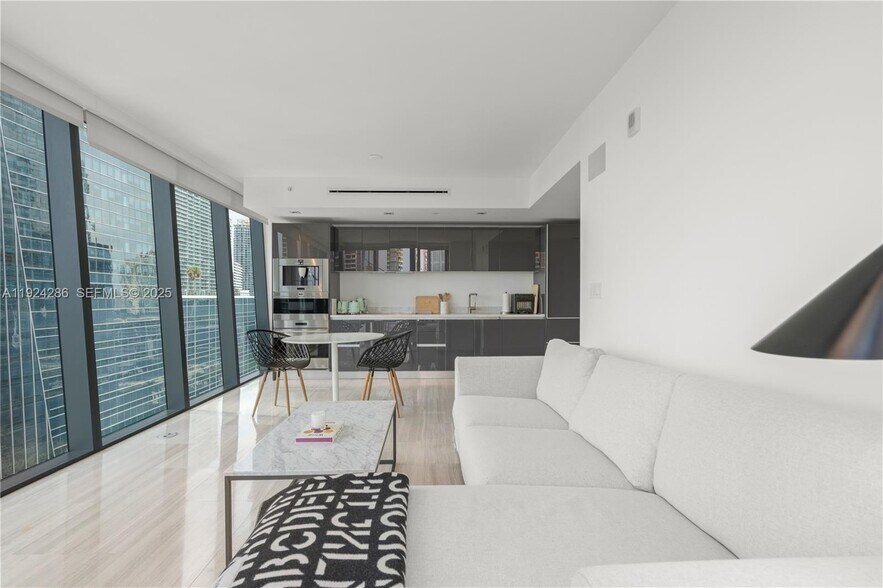 Building Photo - 1451 Brickell Ave