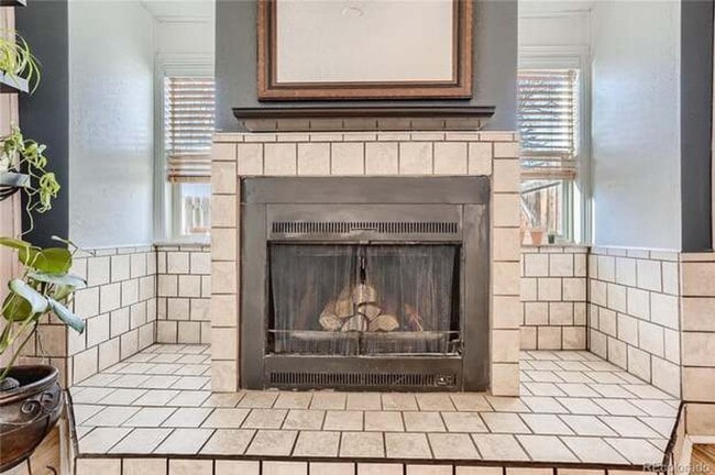 Building Photo - Great Location!  Updated Bungalow 2 bed, 1 bath with a bright open floorplan- fences yard- $500 o...
