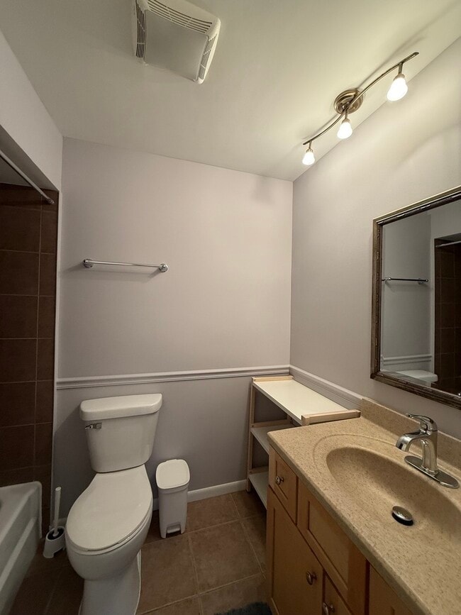 Building Photo - 3026 Roberts Dr