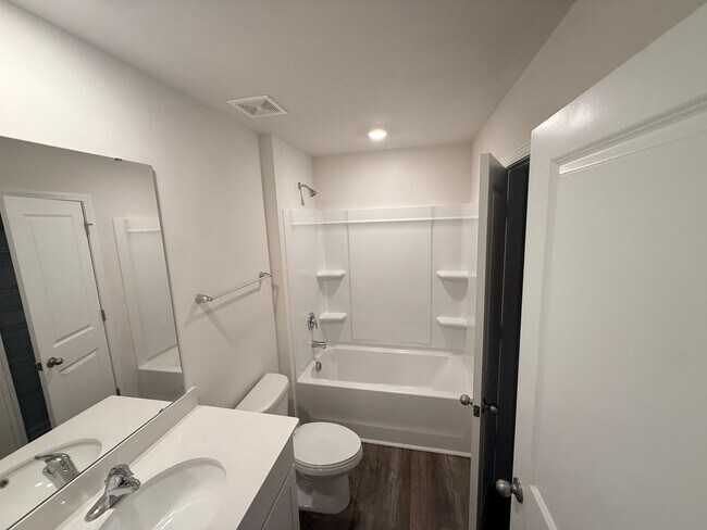 Building Photo - 5167 Hyrule Dr