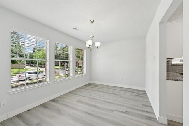 Building Photo - 2707 Shawna Lyn Dr