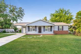 Building Photo - 304 Beard St SW