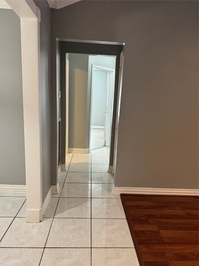 Building Photo - 11123 Cayman Mist Dr