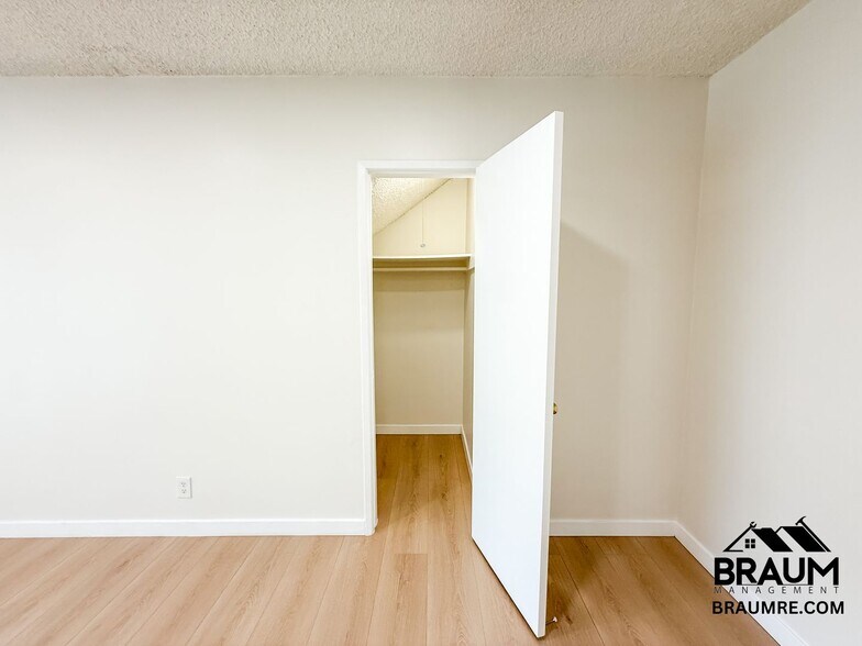 Building Photo - 5433 Sepulveda Blvd
