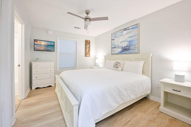 Building Photo - 11 Beachside Dr