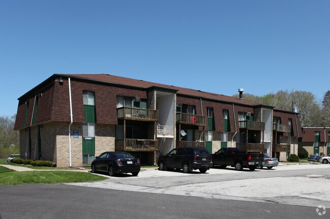 Building Photo - Pinecrest Apartments