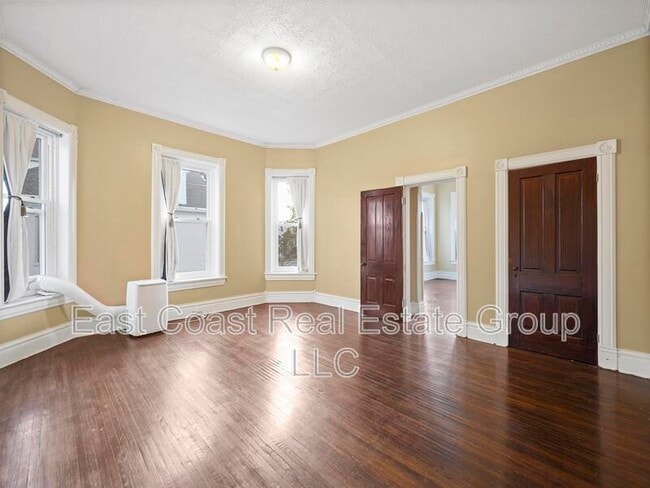 Building Photo - 448 Summit Ave