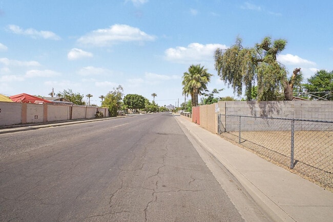 Building Photo - 2534 N 28th St