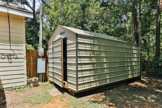 Building Photo - 11784 FM Rd 16