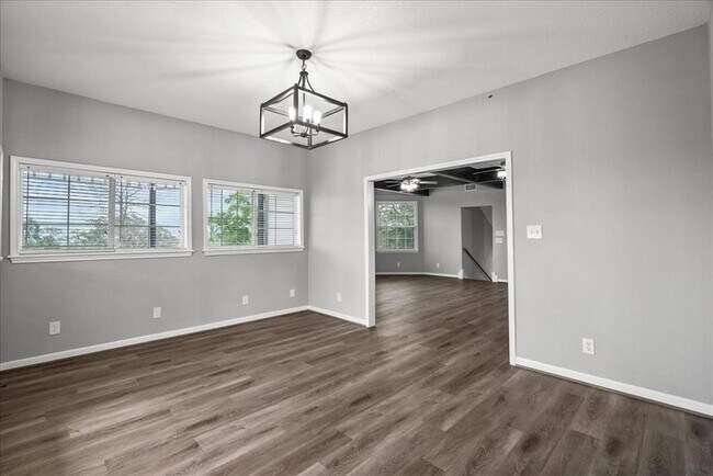 Building Photo - 401 Paradise Dr